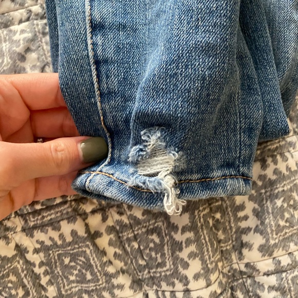 Worn very few times. Distress in knees and a little around ankle. - Picture 3 of 4